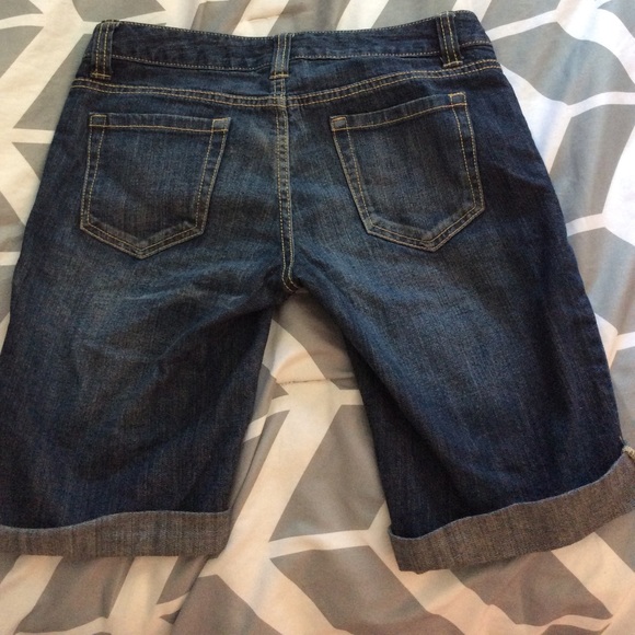 Fun capris - Picture 2 of 3